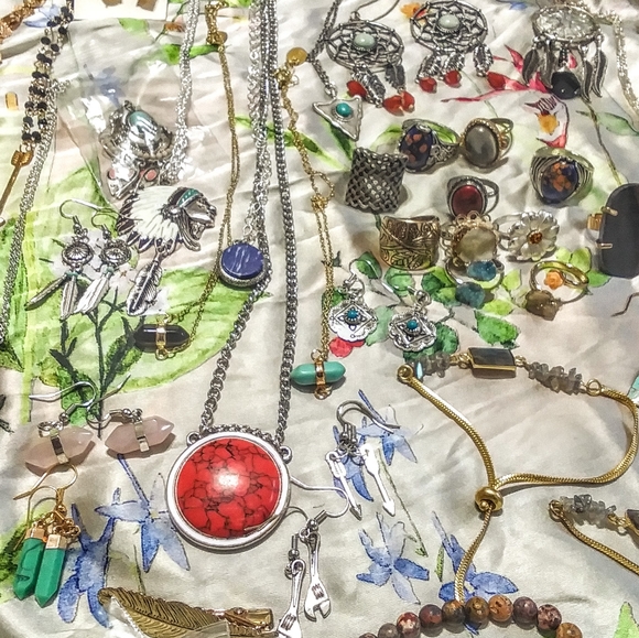 Jewelry - Picture 6 of 8